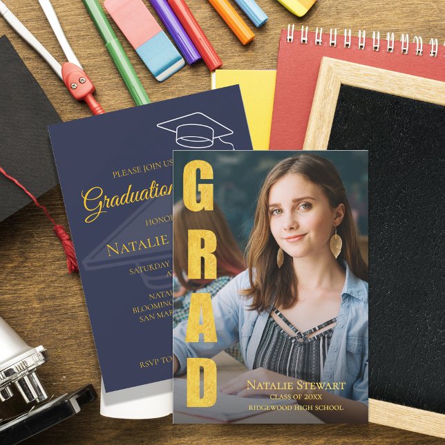 Invitación Faux Gold GRAD Photo Class 2026 Graduation Party (Modern Faux Gold Foil GRAD Photo Class of 2026 Graduation Party Invitation )