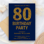 Invitación Faux Gold Purpurina 80th Birthday Party Invitation<br><div class="desc">Sorprende a tus invitados con esta glamorosa invitación a la fiesta de cumpleaños número 80 con un atrevido texto de purpurina dorado sobre un fondo azul. Simplemente agregue los detalles de su evento en esta plantilla fácil de usar para convertirla en una invitación única. Voltea la tarjeta para revelar una...</div>