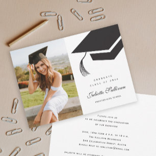 Invitación Felicitación de graduación con foto de gorra en bl