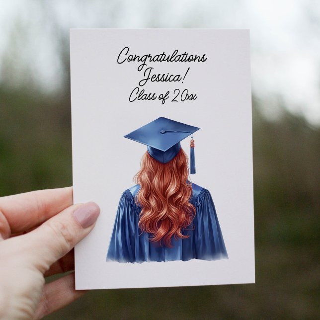 Invitación Felicitaciones a una graduada pelirroja en azul (Subido por el creador)