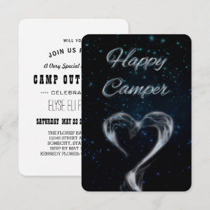 Invitación feliz campista amor humo en el patio trasero
