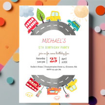 Feliz cumpleaños niño vehículos felices en la carr