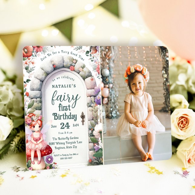 Invitación Feria de la puerta encantada foto de la fiesta del (Fairy First Birthday Photo Invitation with Red Hair Fairy Girl and Enchanted Doorway.)