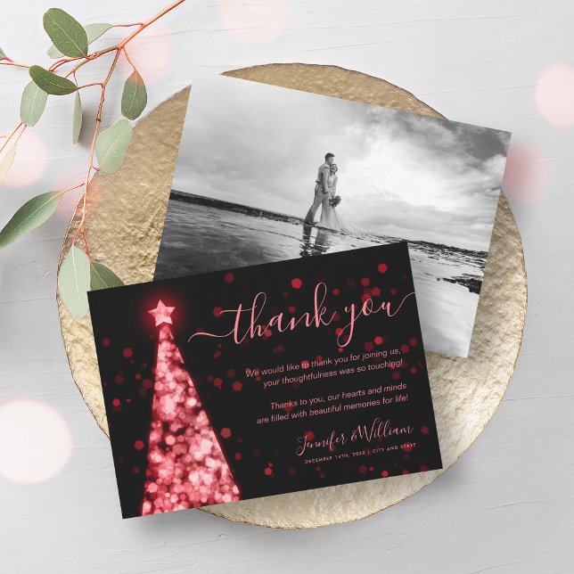 Invitación Festividad de árbol rojo negro Boda foto gracias (Festive Tree Red Black Wedding Photo Thank You Invitation)