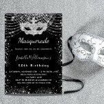 Invitación Festividad de cumpleaños del purpurina de plata ne<br><div class="desc">Para una elegante Mascarada,  50 años (o cualquier edad) de cumpleaños. Un fondo negro. Decorado con un falso purpurina de plata y una máscara de máscaras. Personalice y agregue un nombre,  edad y detalles del fiesta. El nombre se escribe con un guión de estilo con letras a mano</div>