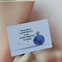 Fiesta artística de sirenas bajo el mar en primer