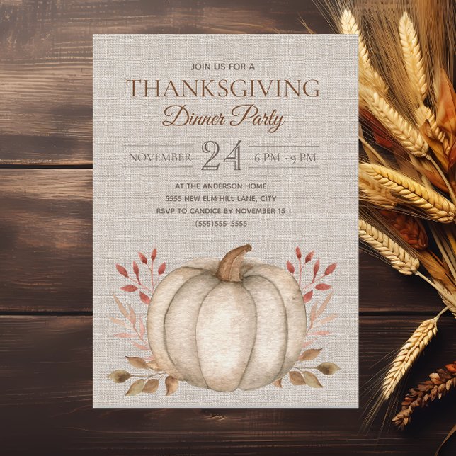 Invitación Fiesta de Acción de Gracias con Lino Rústico y Cal (Rustic white pumpkin on linen-like background Thanksgiving Dinner invitation)