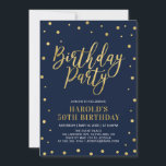 Invitación Fiesta de Adultos 50 Años de Oro Moderno y Marina<br><div class="desc">Celebra tu día especial con este elegante y moderno formulario de invitación para fiestas de cumpleaños. Este diseño presenta confeti de moda y tipografía con una textura dorada.</div>