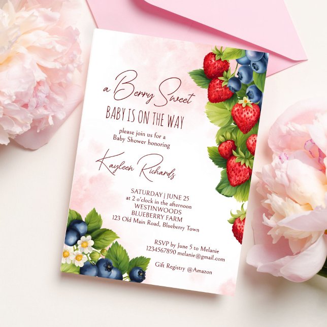 Invitación Fiesta de baby shower de arándanos y fresas dulce  (Berry sweet blueberry strawberry spring summer baby shower invitation template digital download)