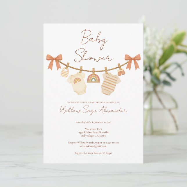 Invitación Fiesta de Bebé con Ropa Tendida Boho Neutral (Anverso de pie)