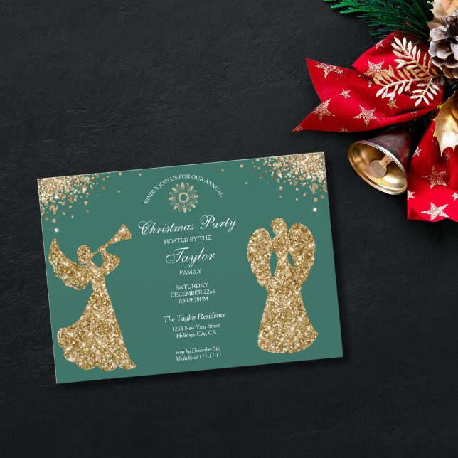 Invitación Fiesta de cena de la familia Angel Christmas Tree (religious family christmas party invitation with green background and gold trumpet angels)