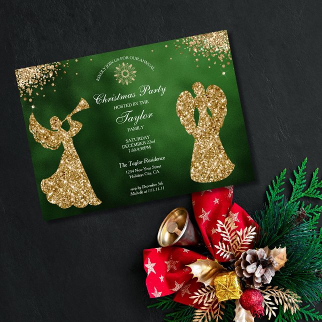 Invitación Fiesta de cena de la familia Angel Christmas Tree (religious family christmas party invitation with green background and gold trumpet angels)