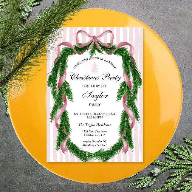 Invitación Fiesta de cena de Navidades Wreath de cinta rosada (vintage pink ribbon christmas wreath with stripes in the background, christmas dinner invitation)