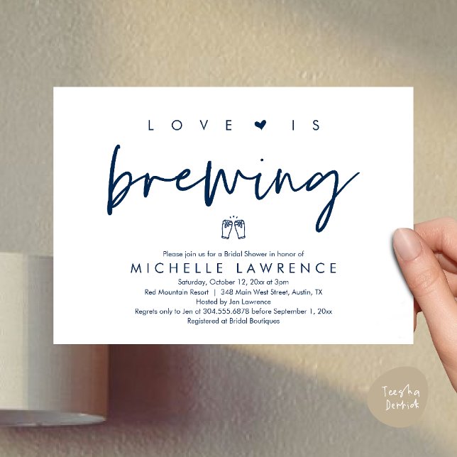 Invitación Fiesta de cerveza ducha de novia, el amor se está  (Beer Party Bridal Shower, Love is brewing Invitation card modern romance navy blue)
