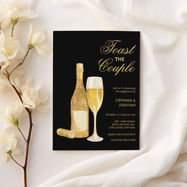 Invitación Fiesta de compromiso de la tostada de champagne de (Luxury black gold champagne toast Engagement Party)