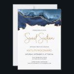 Invitación Fiesta de cumpleaños 16 de la Marina Blue Gold Aga<br><div class="desc">Esta moderna invitación a los 16 años de Sweet presenta una acuarela de un aguate gede tonos azul marino con finos toques de oro. Las palabras "Dulce Dieciséis" aparecen en un falso purpurina de oro en letra decorativa moderna de escritura a mano. Personalizar con el nombre del honorario en texto...</div>