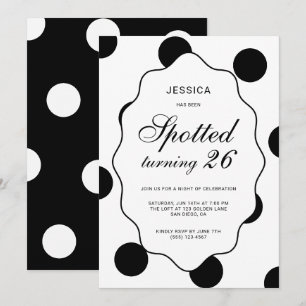 Invitación Fiesta de cumpleaños 26 con lunares negros y blanc