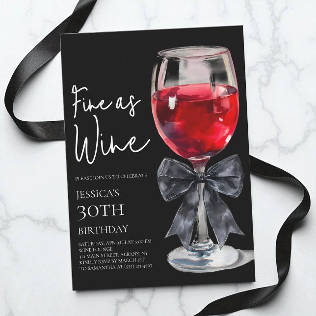 Invitación Fiesta de cumpleaños 30 Chic Bow negro fino como e (Chic Black Bow Fine as Wine 30th Birthday Party Invitation)