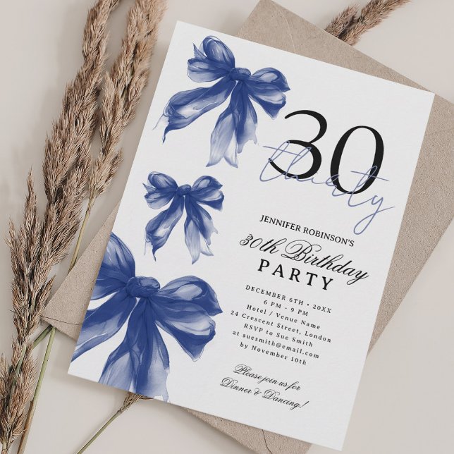 Invitación Fiesta de cumpleaños 30 con lazo de coqueta de acu (Navy Watercolor Coquette Bow 30th Birthday Party Invitation)