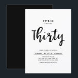 Invitación Fiesta de cumpleaños 30 simple en negro y blanco<br><div class="desc">Celebra tu día especial con esta sencilla y elegante invitación de cumpleaños número 30. Este diseño presenta un elegante estilo de pincel con un diseño limpio en combinación de colores negro y blanco. Más diseños disponibles en mi tienda BaraBomDesign.</div>