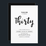 Invitación Fiesta de cumpleaños 30 simple negro y blanco<br><div class="desc">Celebra tu día especial con esta sencilla y elegante invitación a la fiesta de cumpleaños número 30. Este diseño presenta un guión de pincel de moda con un diseño limpio en combinación de color blanco y negro. Más diseños disponibles en mi tienda BaraBomDesign.</div>