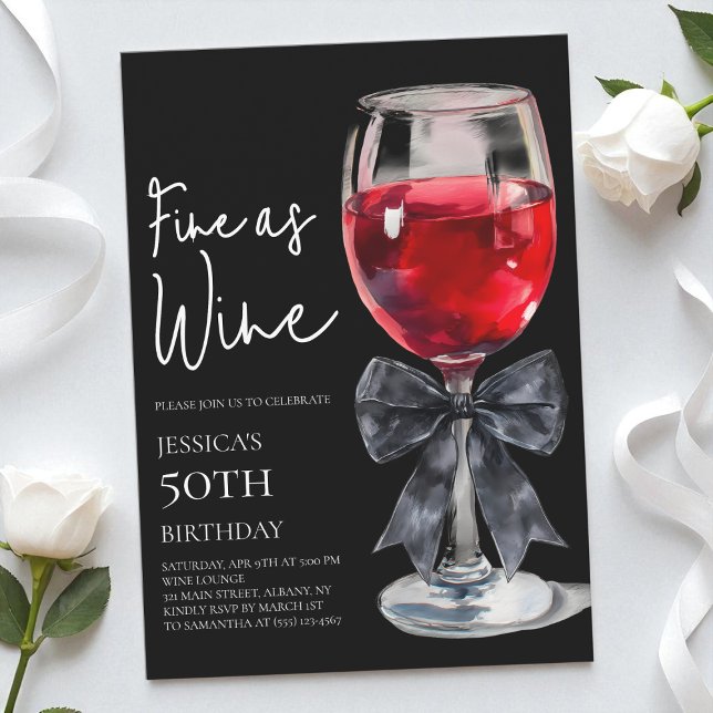 Invitación Fiesta de cumpleaños 50 Chic Black Bow Fine como e (Chic Black Bow Fine as Wine 50th Birthday Party Invitation)