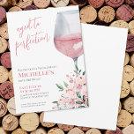 Invitación Fiesta de cumpleaños 60 de Floral Wine<br><div class="desc">Invitación a la fiesta de cumpleaños número 60 de Wine Floral. Celebra sesenta años fabulosos con esta elegante y femenina invitación que combina rosas rosa y rosa más profundo con acuarela, flores, vegetación y hojas bellamente dispuestas en la esquina inferior derecha. Una moderna copa de vino acuático con vino rosa...</div>