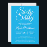 Invitación Fiesta de cumpleaños 60 y 60, azul brillante<br><div class="desc">Celebra haber cumplido 60 años de estilo con este moderno diseño de 60 años en azul brillante, una invitación de 60 años de moda que puedes personalizar y enviar para tu fiesta de sesenta años. Las palabras sesenta y sassy en blanco se configuran usando caligrafía de escritura elegante. Si necesita...</div>