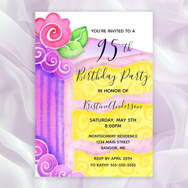 Invitación Fiesta de cumpleaños 95ª Floral de pastel morado r (95th Birthday Party Invitation with a piece of cake decorated with pink roses and frosting)