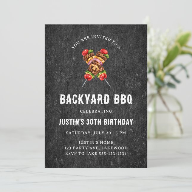 Invitación Fiesta de Cumpleaños BBQ Madera Rústica Negra (Anverso de pie)