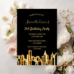 Invitación Fiesta de cumpleaños ciudad de oro negro<br><div class="desc">Una invitación para una elegante fiesta de cumpleaños número 21 (o cualquier edad) para él, hombres o ella, mujeres. Un elegante fondo negro con un falso perfil de la ciudad dorado como decoración. El texto: El nombre está escrito con una escritura de estilo con letras a mano moderna y dorada....</div>