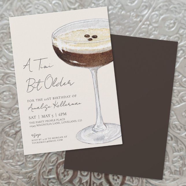 Invitación Fiesta de cumpleaños con espresso martini (A Tini Bit Older Espresso Martini Birthday Party Invitation)