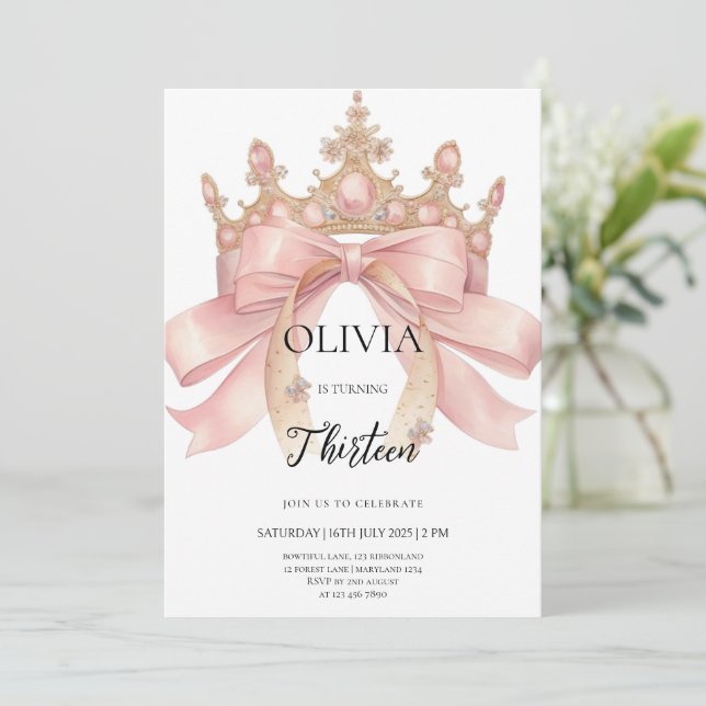Invitación Fiesta de cumpleaños con lazo rosa moderno y coron (Anverso de pie)