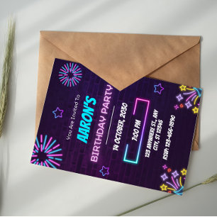 Invitación Fiesta de Cumpleaños con Luces de Neón Moradas y A