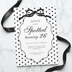 Invitación Fiesta de Cumpleaños con Lunares y Lazo Negro