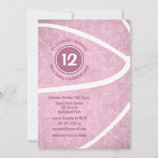 Invitación fiesta de cumpleaños de baloncesto rosa y polvorie