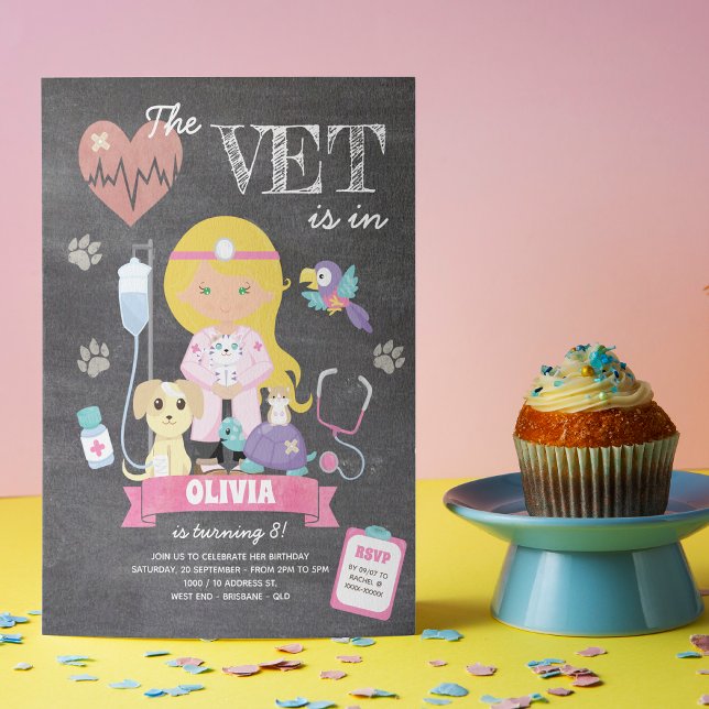 Invitación Fiesta de cumpleaños de Blonde Green Eyed Chalkboa (This girl’s vet birthday invitation is just the right medicine to your celebration!)