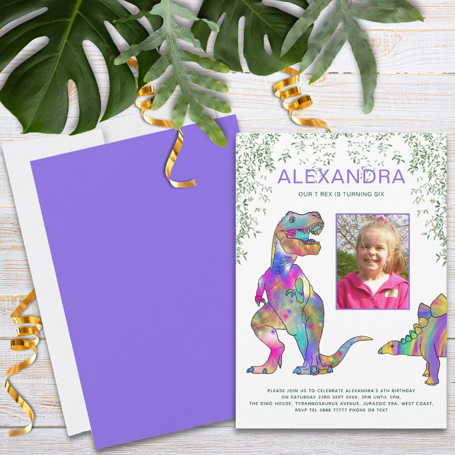 Invitación Fiesta de Cumpleaños de Chicas Dinosaurio Foto Mor (Colorful dinosaur girls photo birthday party invitation with T-Rex and stegosaurus purple pink blue)