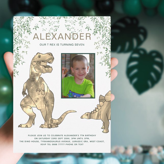 Invitación Fiesta de Cumpleaños de Dinosaurios para Niños con (Boy 7th dinosaur birthday party invitation with photo template )