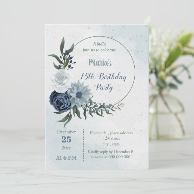 Invitación fiesta de cumpleaños de floral blanca y azul (Anverso de pie)