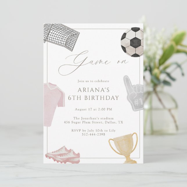 Invitación Fiesta de Cumpleaños de Fútbol Rosa 'Game On' para (Anverso de pie)
