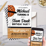 Invitación Fiesta de cumpleaños de Kids Slam Dunk Basketball<br><div class="desc">Personalice las invitaciones a la fiesta de cumpleaños del Slam Dunk para niños y arroje el fiesta perfecto para su pequeño o chica. ¡También puedes personalizar fácilmente el texto para un fiesta de baloncesto! Contáctenos para coordinar los favores de los partidos.</div>