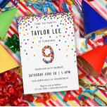 Invitación Fiesta de cumpleaños de nueve años con arcoiris, n<br><div class="desc">¡Invitaciones a la fiesta de cumpleaños 9 años del arcoiris! Con los detalles de su niño de 9 años o chica y un "8" en confetti,  con círculos de confetti de color arcoiris divertidos rociando desde la parte superior de estas lindas invitaciones.</div>