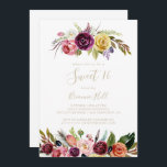 Invitación Fiesta de cumpleaños de oro Boho Floral Sweet 16<br><div class="desc">Esta invitación a la fiesta de 16 cumpleaños de plumas doradas y dulces es perfecta para un cumpleaños moderno. El diseño está formado por plumas salvajes marrones pintadas a mano,  flores amarillas,  blancas,  violetas,  rosas,  ruidosas,  burdeos y bayas azules dispuestas en bonitos ramos.</div>