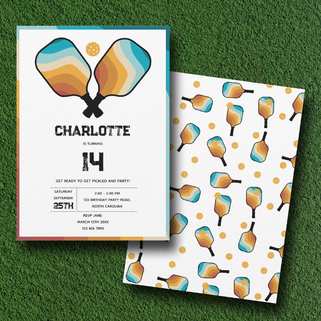 Invitación Fiesta de cumpleaños de retro para repelente y bol (Retro Pickleball Paddles & Ball Birthday Party Invitation)