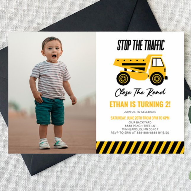Invitación Fiesta de cumpleaños del bulldozer de camión de co (Subido por el creador)