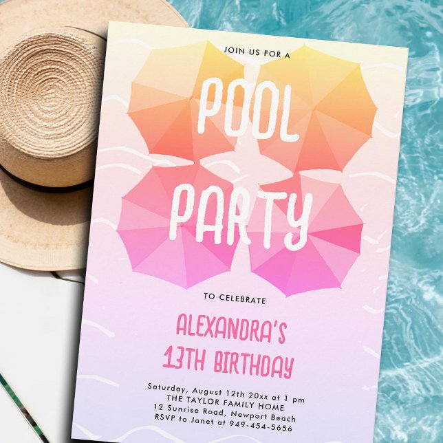 Invitación Fiesta de cumpleaños del grupo Paraguas rosados Gu (teen pool party invitations for girls tween thirteen pink umbrellas pattern cute modern cool girly)