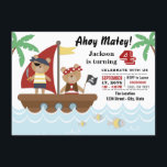 Invitación Fiesta de cumpleaños del oso pirata para niños<br><div class="desc">Invitaciones piratas para fiestas de cumpleaños con lindos osos piratas y botes en un fondo marino tropical. Usted puede fácilmente personalizar a este pirata cualquier invitación de fiesta de cumpleaños número para su evento simplemente agregando sus detalles en el estilo de letra,  color y texto de su elección.</div>