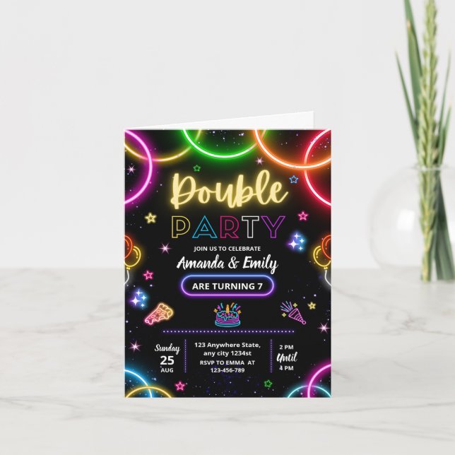 Invitación Fiesta de cumpleaños doble neon de gemelos hermano (Anverso)