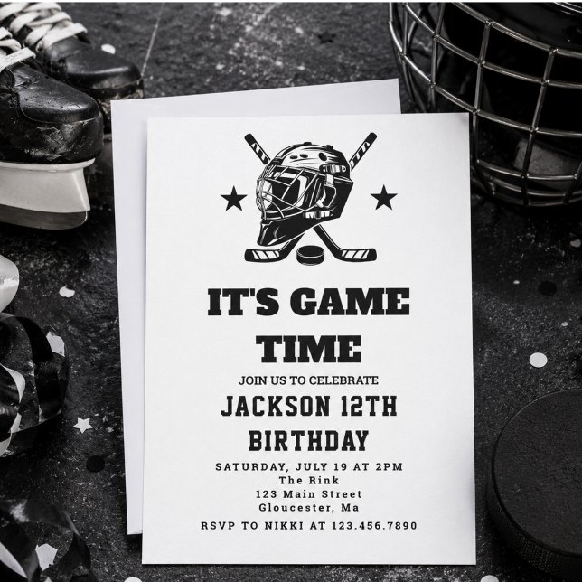 Invitación Fiesta de cumpleaños infantil temática de hockey e (Hockey black and White Themed Kids Birthday Party Invitation)